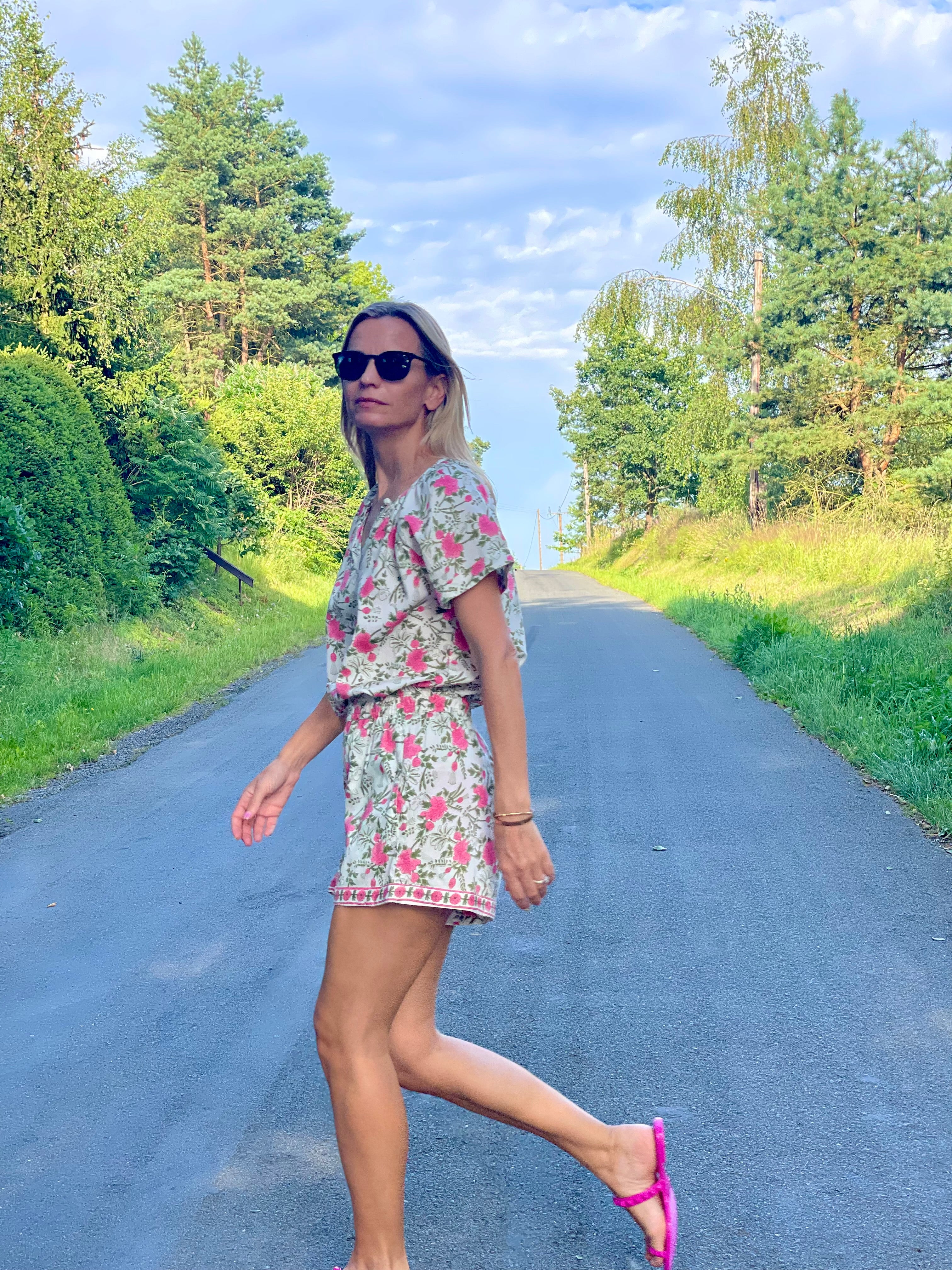 LOUNGE SET IN BLOSSOM MEADOW