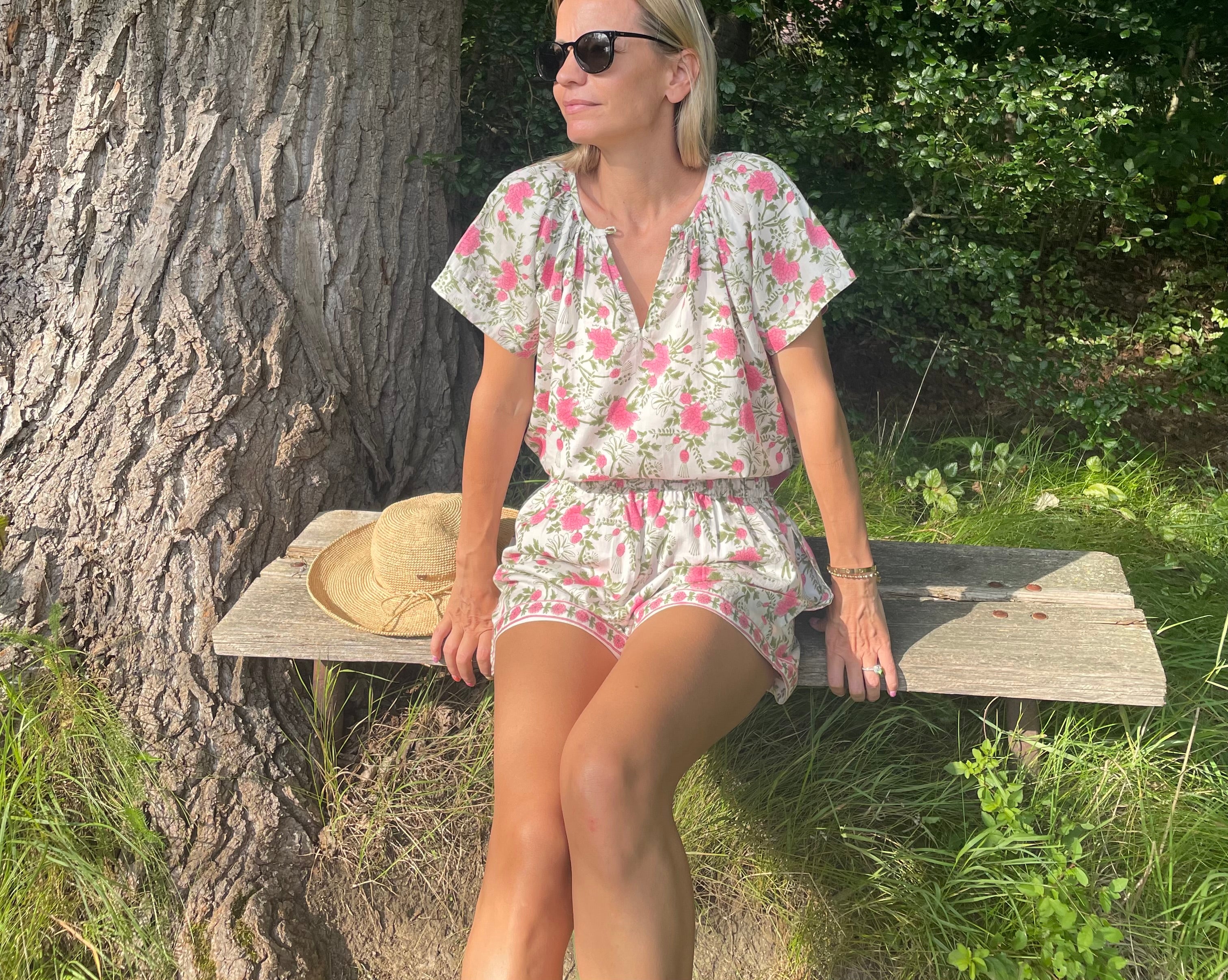 LOUNGE SET IN BLOSSOM MEADOW