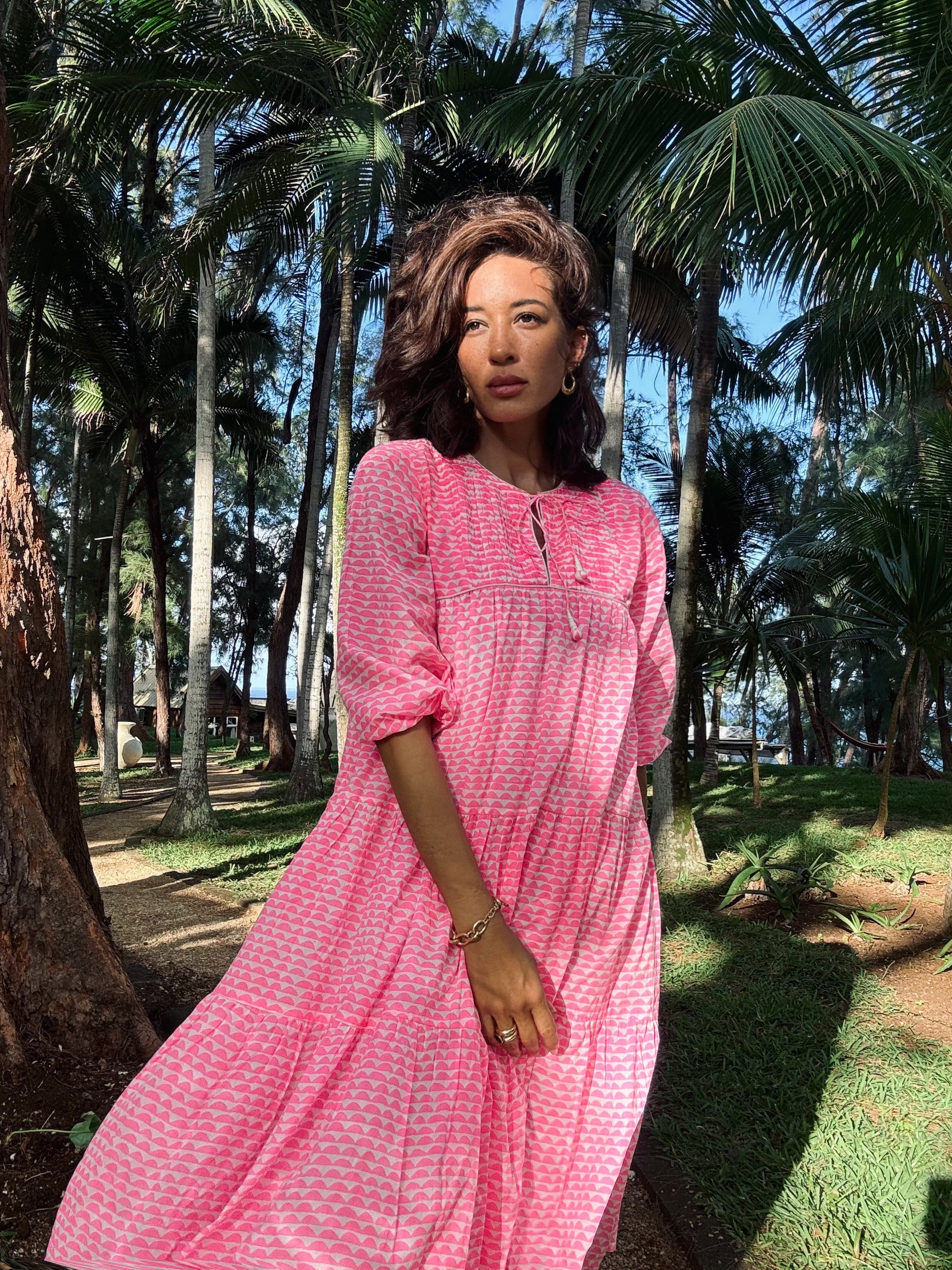 MILLIE MIDI DRESS IN NEON SCALLOP