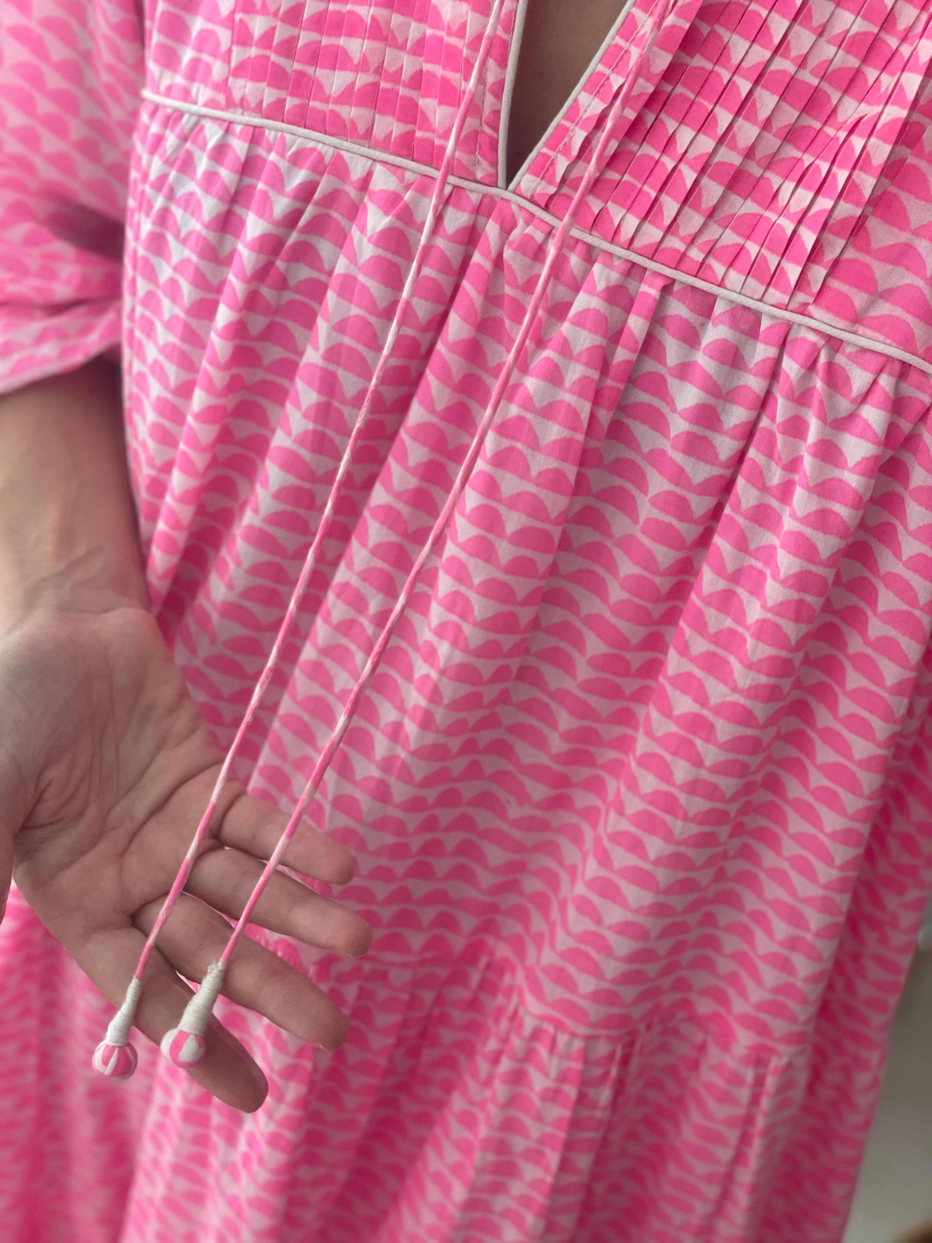 MILLIE MIDI DRESS IN NEON SCALLOP