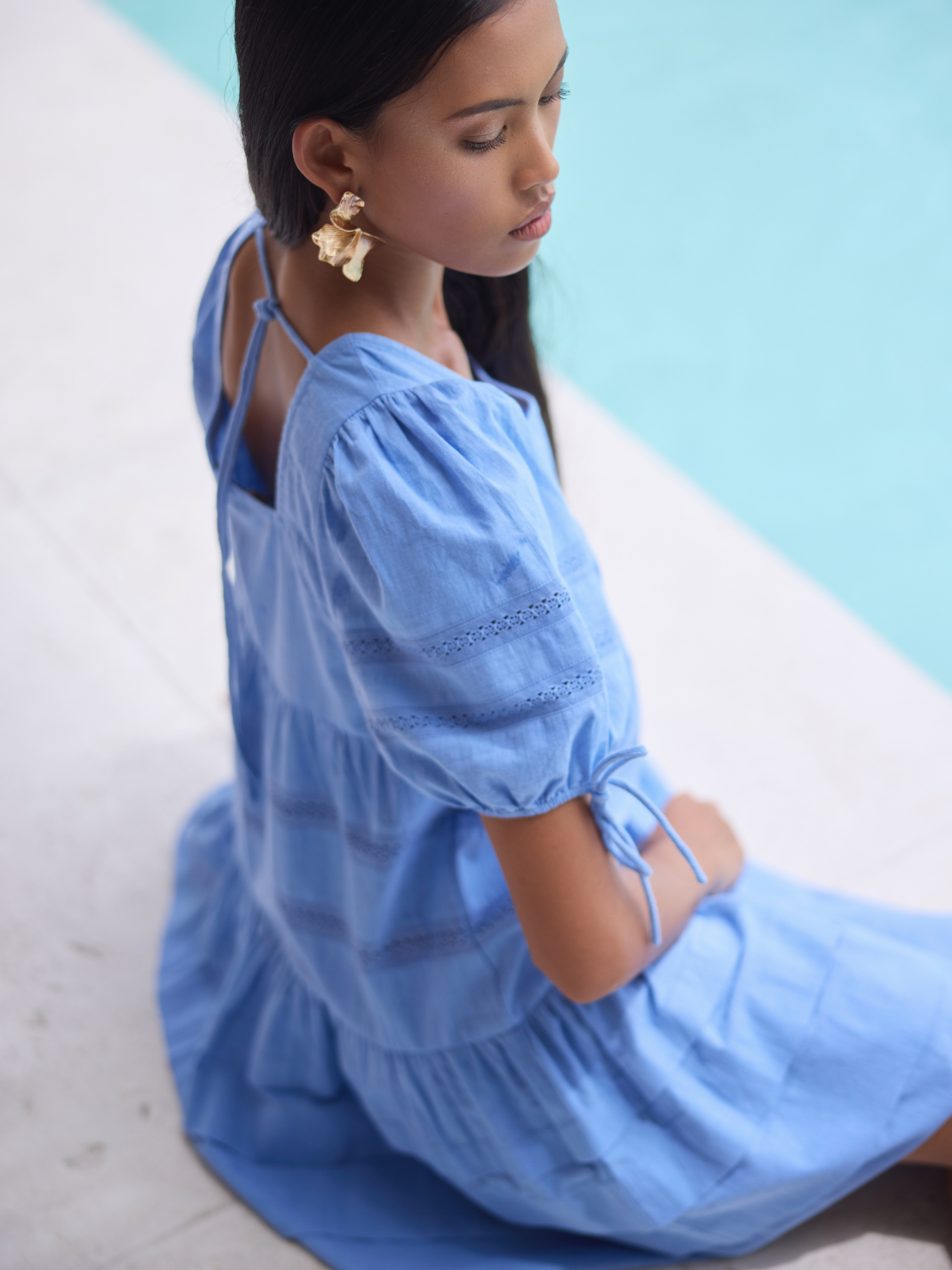 PEGGY LACE MINI DRESS – WOMEN’S ROMANTIC PUFF SLEEVE OPEN-BACK DRESS